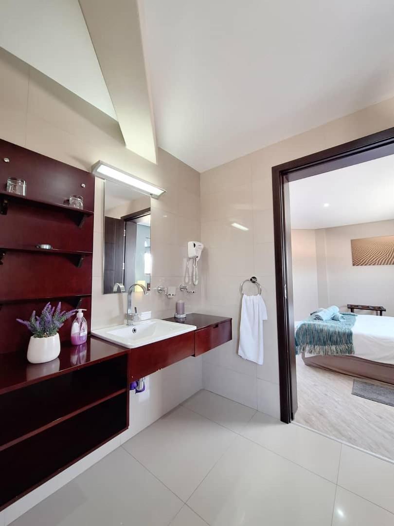 Camere Da Letto- Hotel-On-The Beach Self Catering Суакопмунд Екстериор снимка